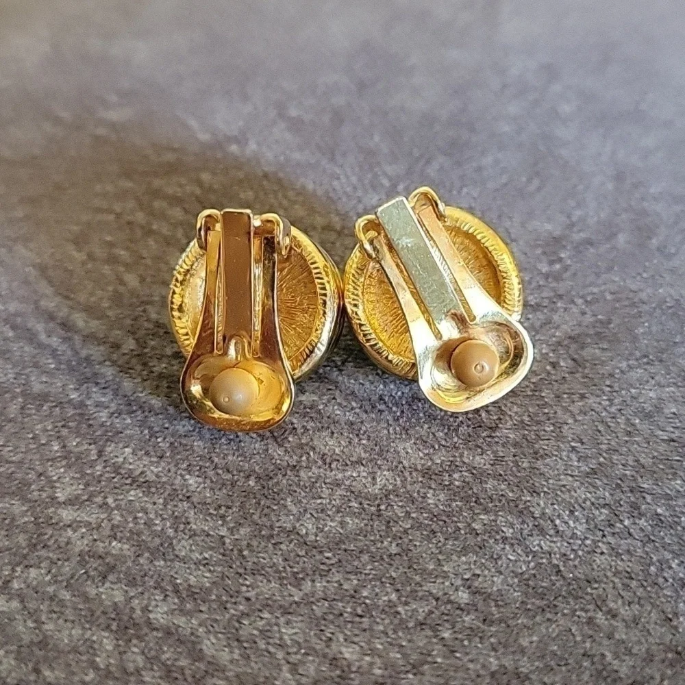 Vintage 1980s Goldtone Circle Dome Clip-on Earrings